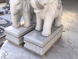 Granite couple elephant sculpture